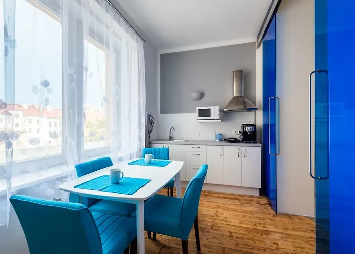Bright Few Steps From Centre Apartment *