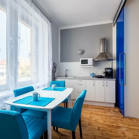 Bright Few Steps From Centre Apartment *